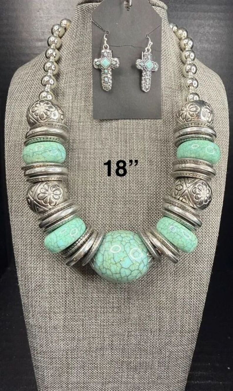 37. Western-Style Turquoise & Silver Chunky Statement Necklace & Earring Set